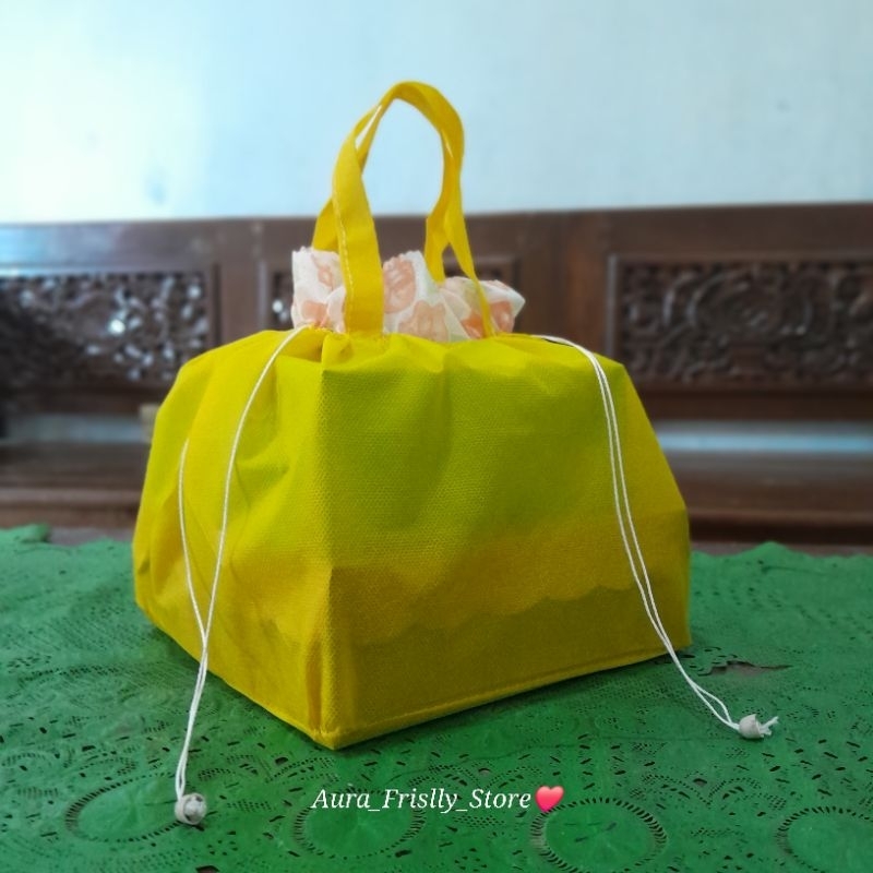 Tas hajatan goodie bag serut polos uk 22,20 & 18 (isi 12pcs) gsm 60