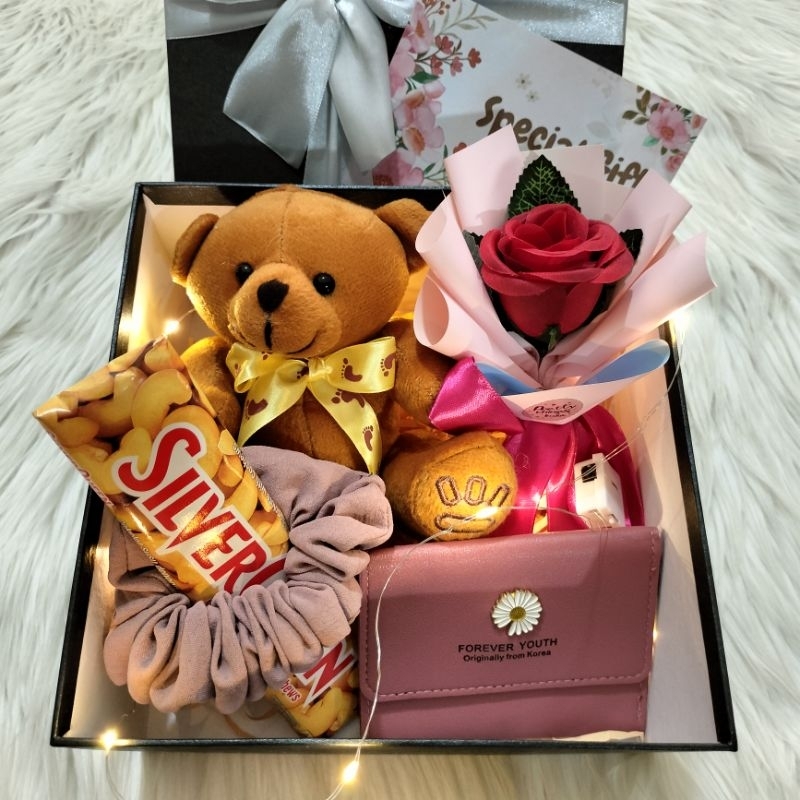 

Hampers kado box hitam led cewek ulang tahun anniversary