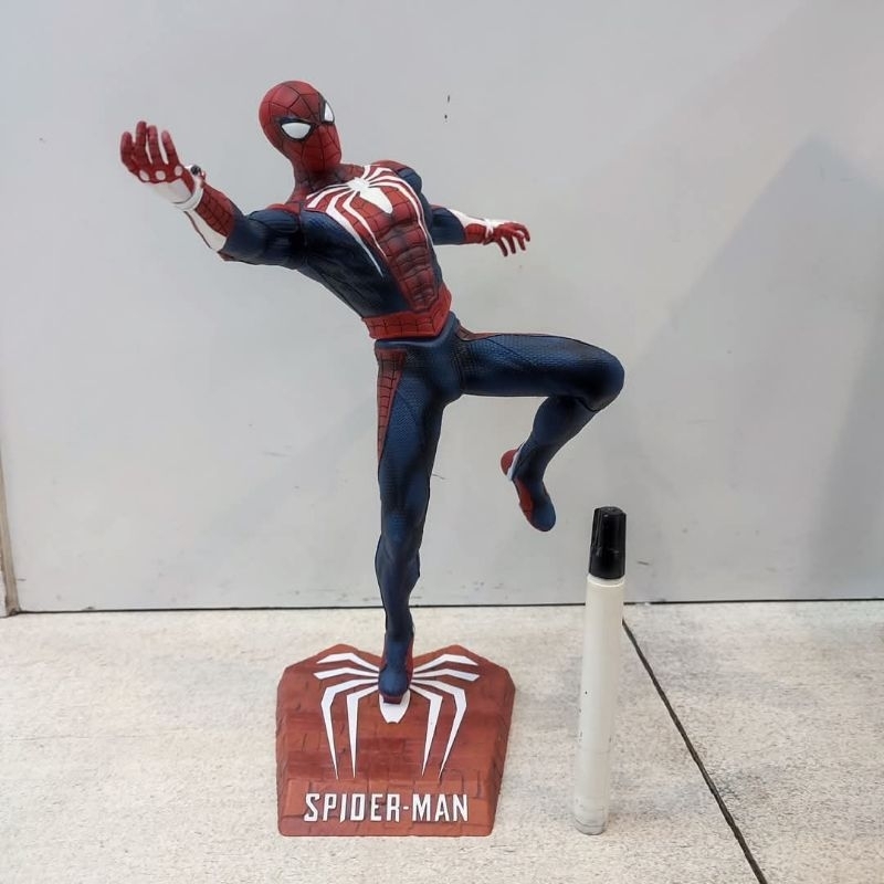 mainan static figure Crazy toys spiderman PS4Tinggi 30 cm atau 12inchStatue patung
Detail bagus
MCIe