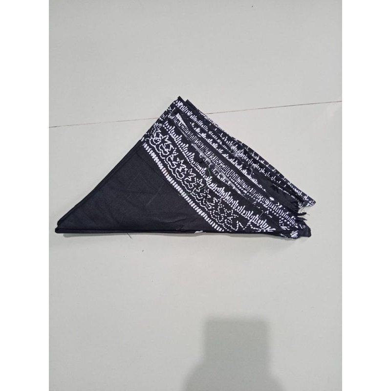 IKAT KEPALA SEGITIGA BATIK/TRADISIONAL