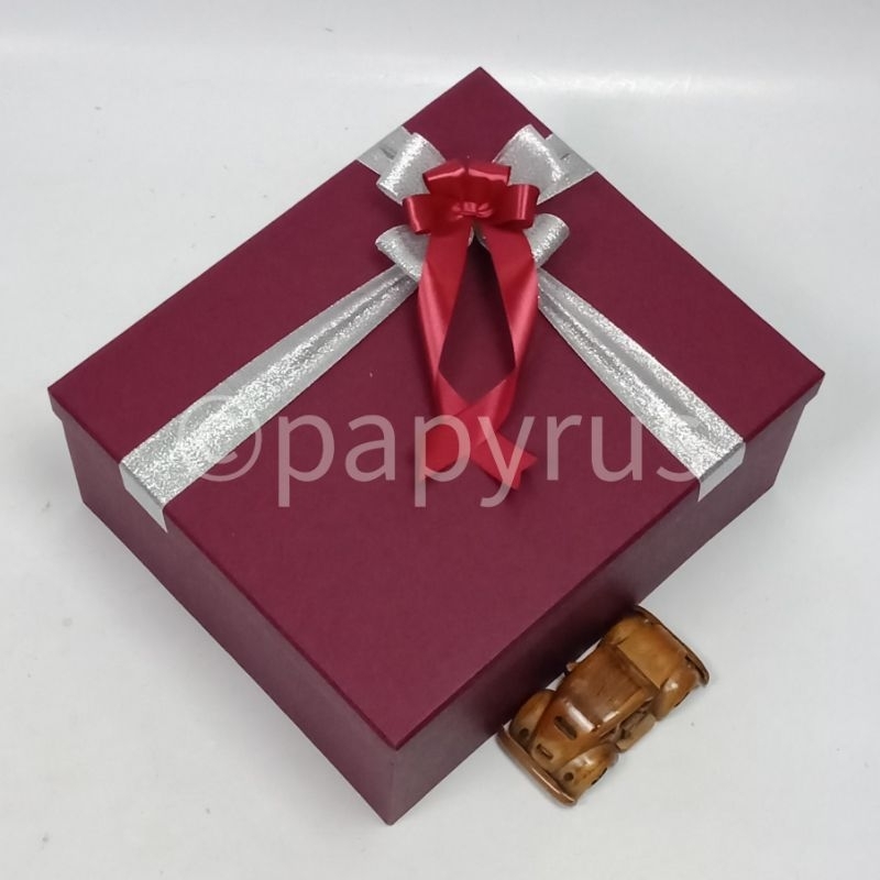 

PAPYRUS 30x35 Tinggi 15cm Kotak Kado Gift Box V1
