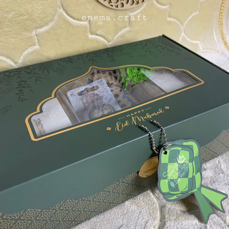 

Hampers lebaran/Hampers idul fitri/Box hampers/Hampers paket lengkap/Sajadah travel