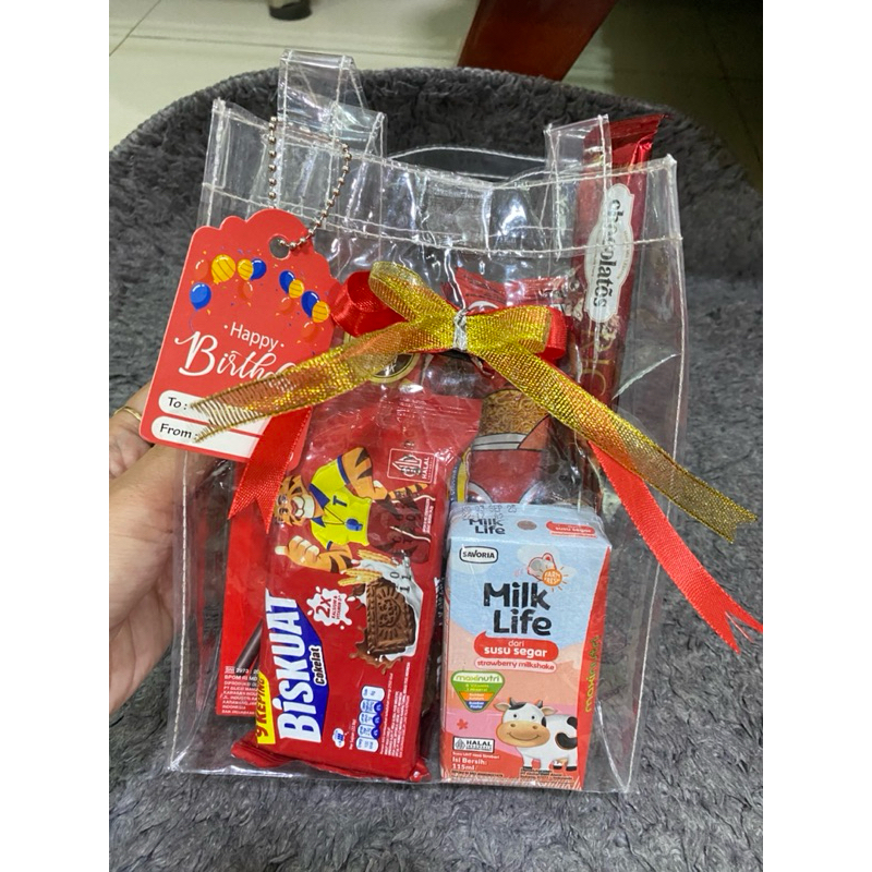 

HAMPERS SNACK LEBARAN,ULANG TAHUN, dll ISI 5 Snack [Varian merah]