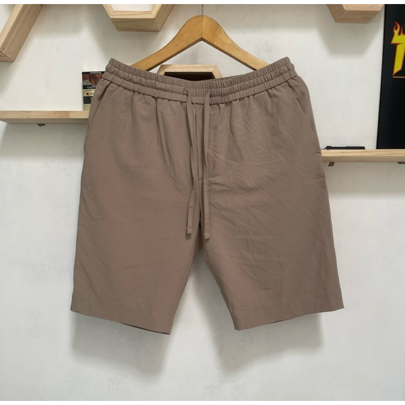 CELANA PENDEK TBJ NEARBY CREM