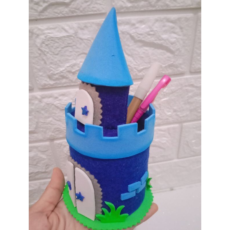 

tempat pensil dari kaleng bekas, flanel & foam bentuk kastil
