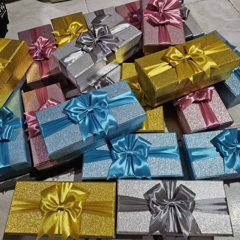 

Hardbox Kotak Kado Seukuran Uang Kertas