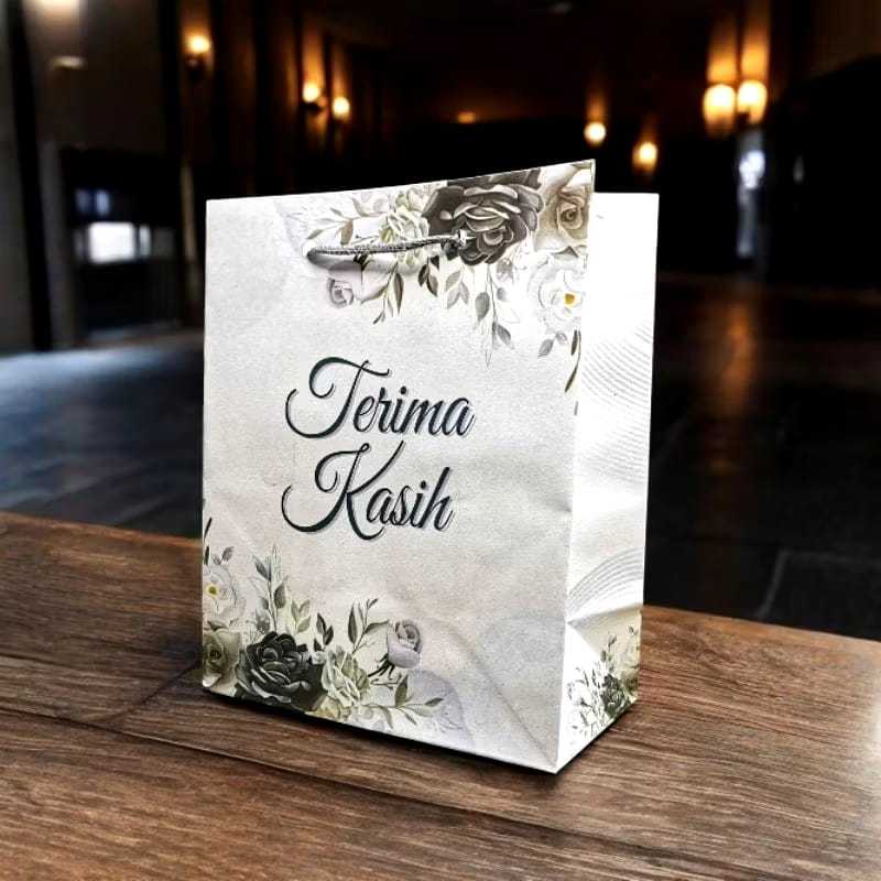 

Paper Bag Tas Kertas Motif Aesthetic 20x10x25 Cm