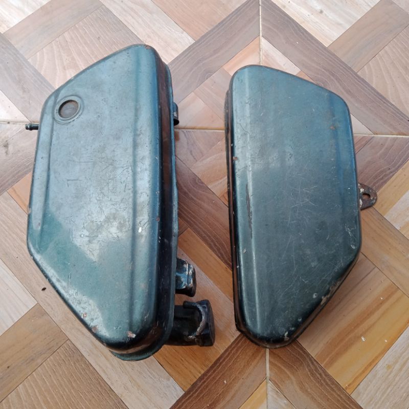 tepong cover kanan kiri botol oli tutup aki original Yamaha RS 100 RS 125