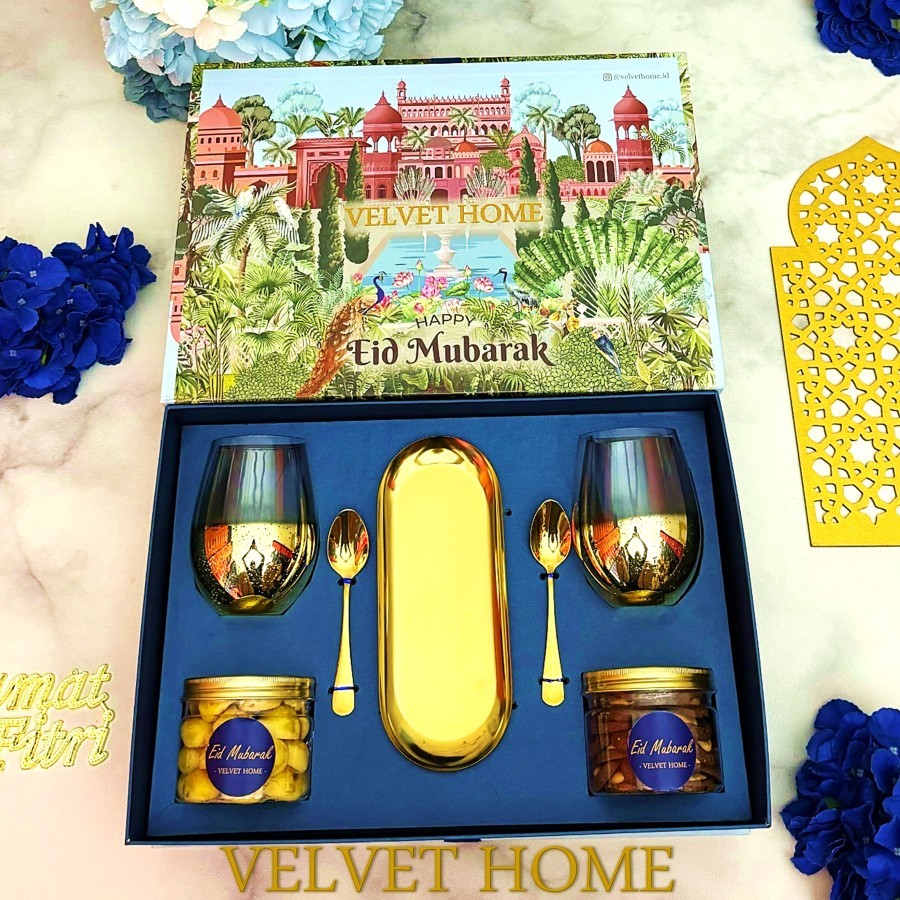 

Hampers lebaran cookies kue kering gelas piring parcel idul fitri eid mubarak nastar coklat mede sendok tatakan plate emas premium hadiah gift set mewah elegan