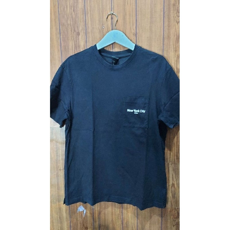 Kaos HnM hitam pocket