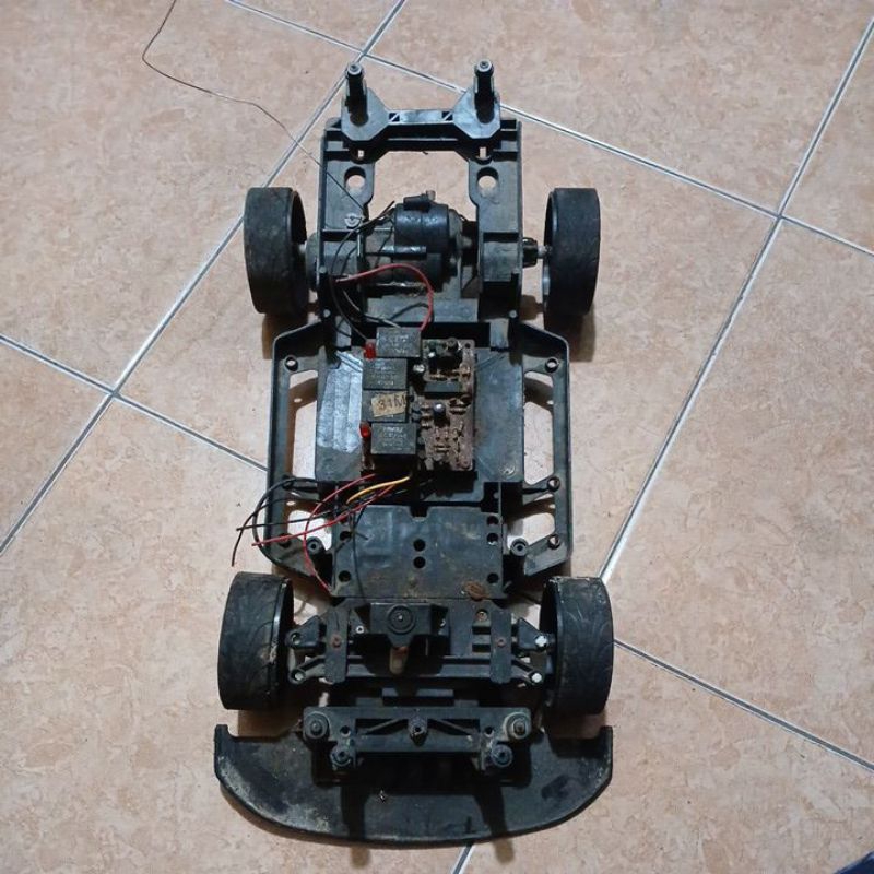 mobil remot control rc drif kondisi bahan