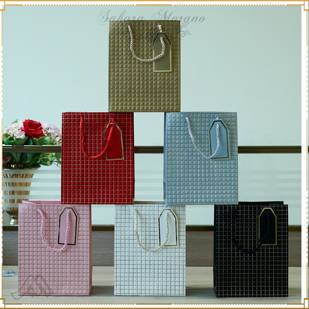 

Paper Bag Emboss Motif Kotak-Kotak Kecil Goodie Bag Shopping Bag Tas Hadiah Tas Souvenir Gift Bag