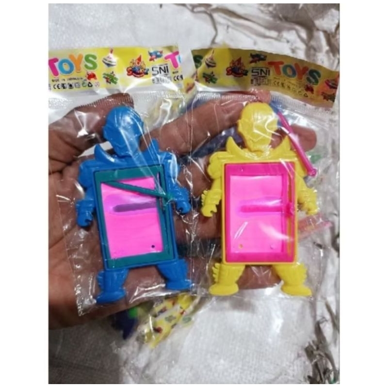 papan tulis kecil / mainan papan tulis mini.