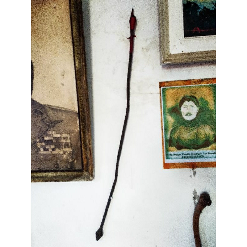 Tombak wingit sakral peninggalan berbahan seperti keris ber pamor berat sekali