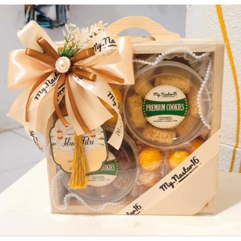 

wooden Box gift / box kayu / kotak hampers / kotak perhiasan 20x20