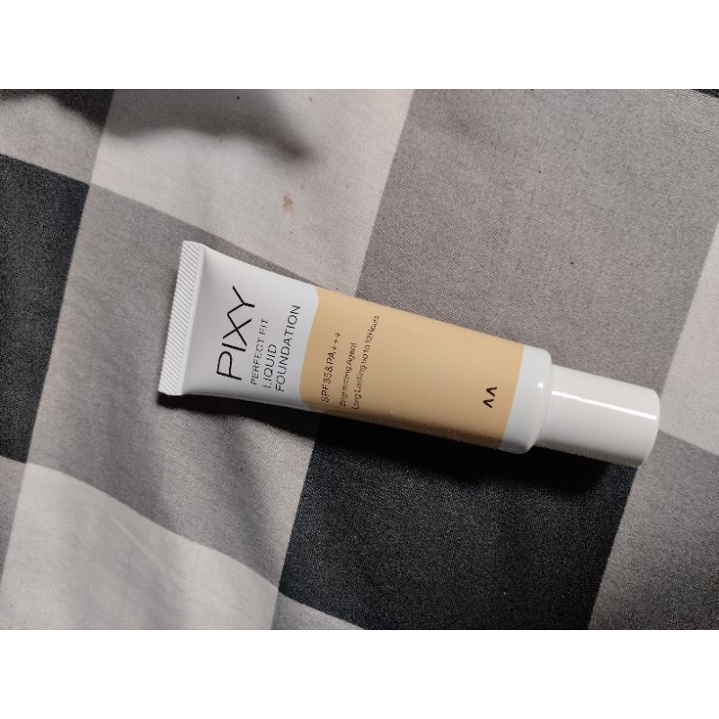Pixy Foundation Free Two Way Cake shade no 4
