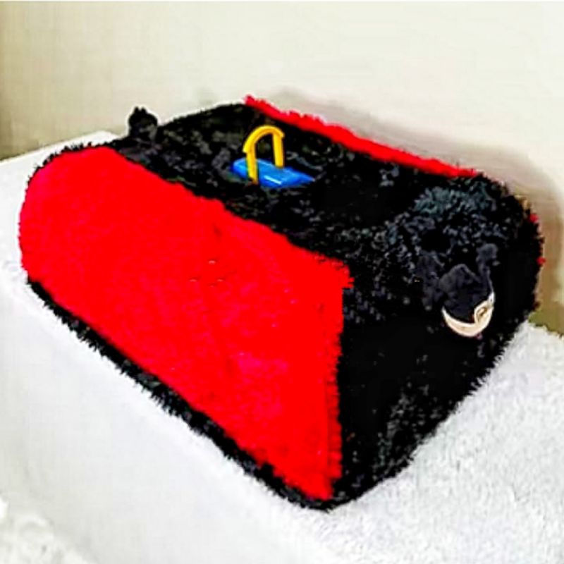 Tutup tudung saji kain rasfur kotak.