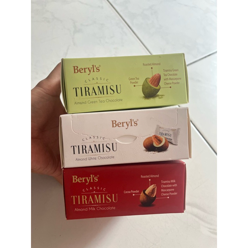 

Coklat beryl's clasic tiramissu