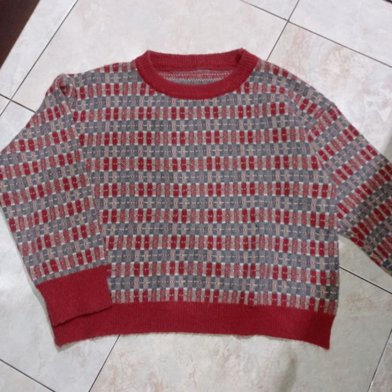 Preloved sweater rajut motif crop
