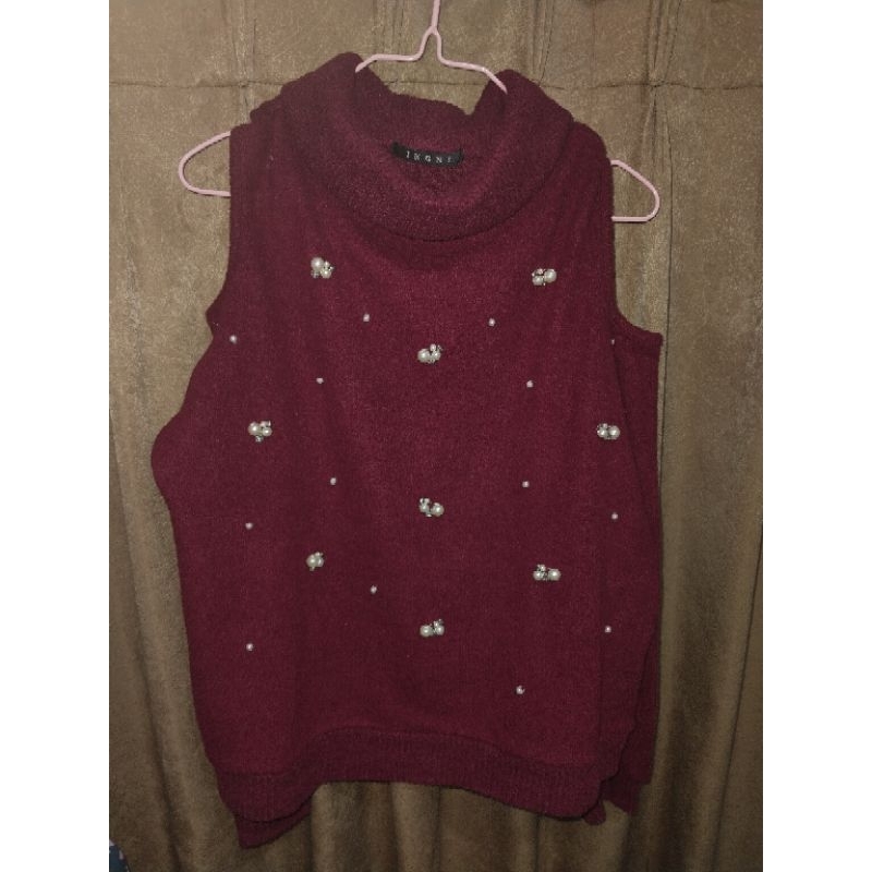 sweater Ingni off shoulder maroon mutiara