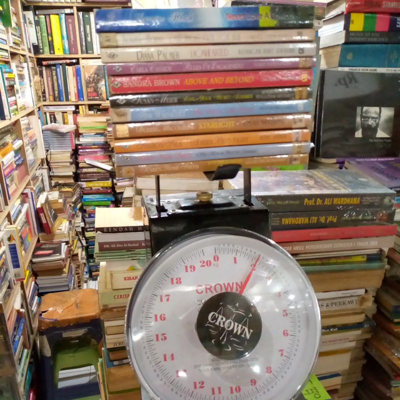 novel bekas 2 kilo 11 buku bekas original