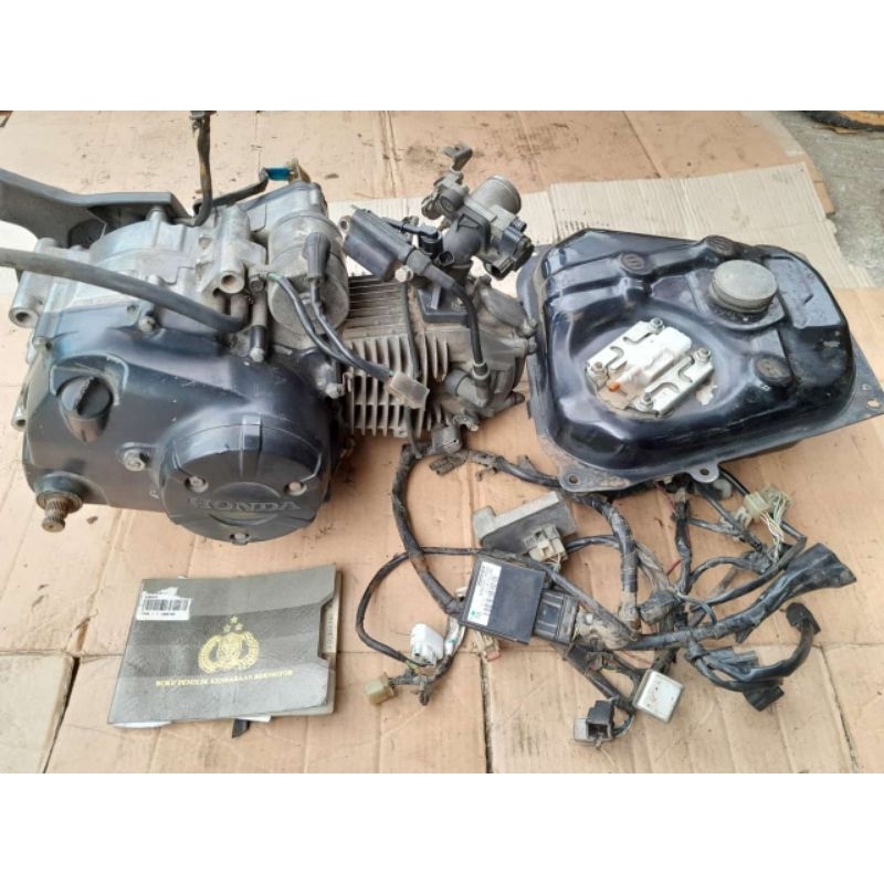 MESIN SUPRA X 125 HELM IN INJEKSI ORIGINAL ( COPOTAN MOTOR )