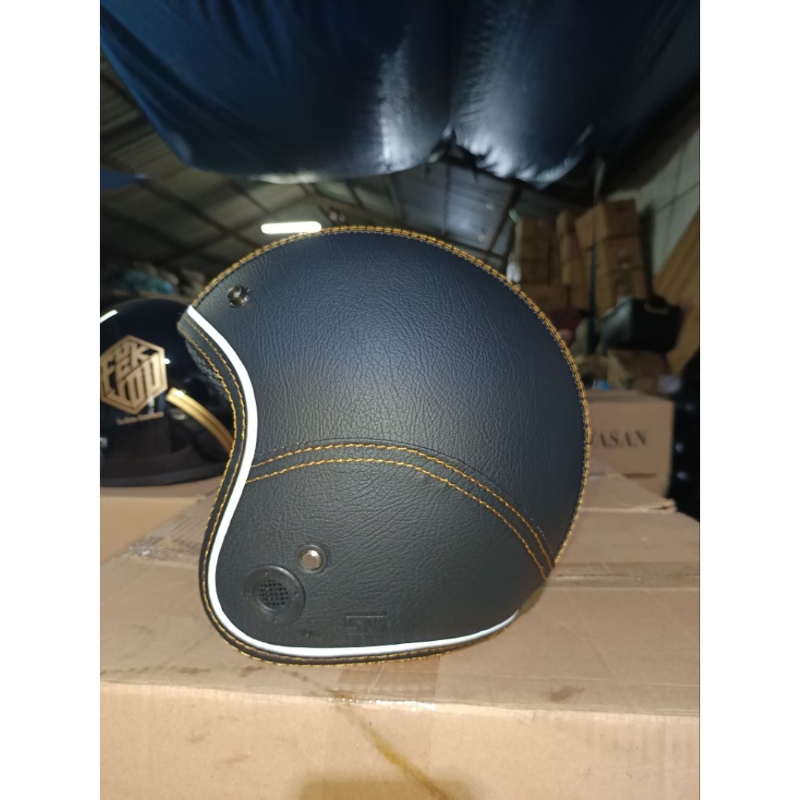 Helm Kulit Premium untuk wanita hijab dan pria dewasa