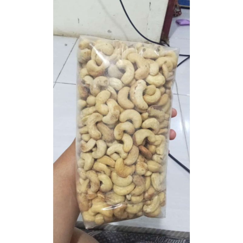 

kacang Mede utuh grade SK mentah 1kg
