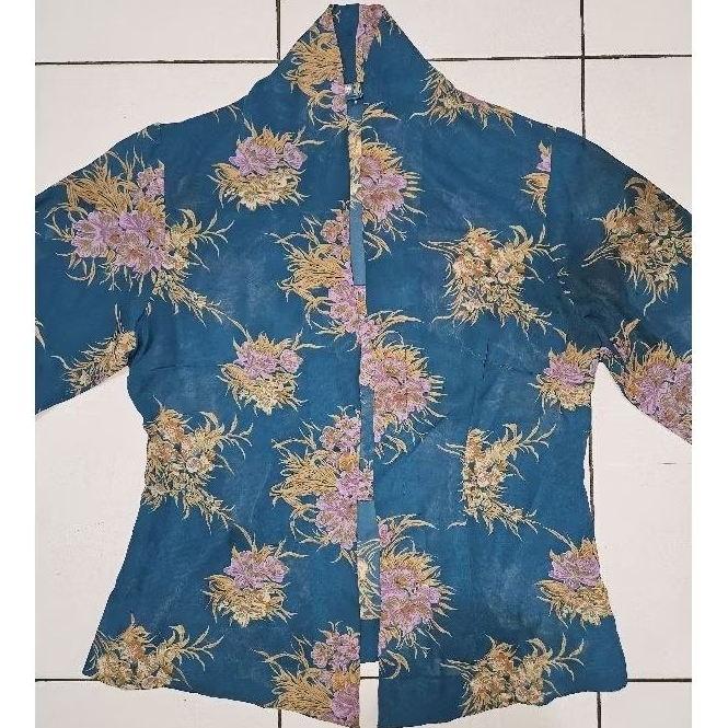 Kebaya Lawasan Encim circa1990 ada kondisi Bolong