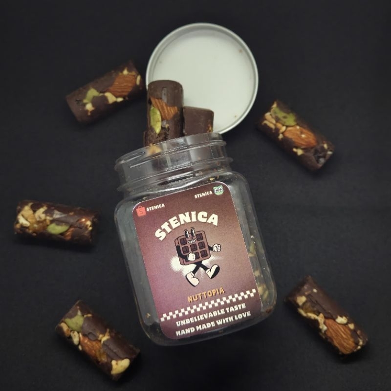 

Stenica Nuttopia - Dark Chocolate dengan kacang Almond, Pumpkin Seed, Raisin, & Cashew
