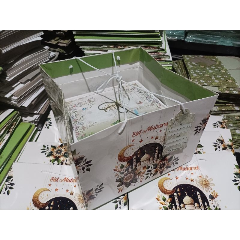 

iDk90 Paperbag ivory eid mubarak 25-25-18cm @10pcs free hangtag