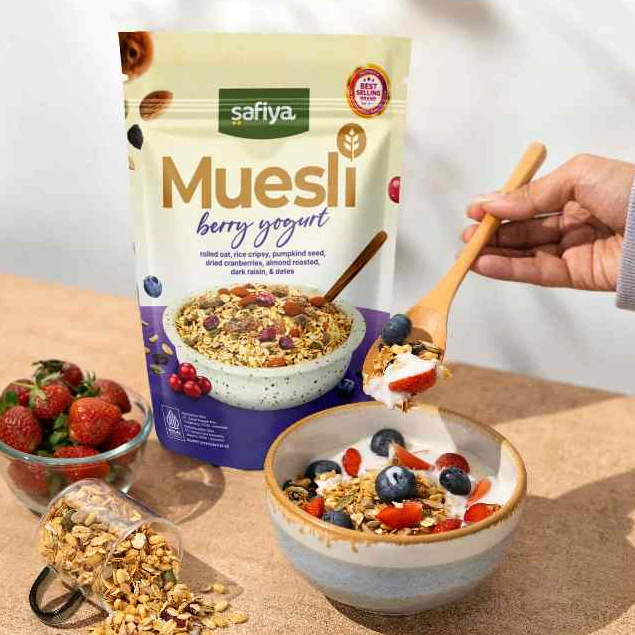 

Safiya Muesli Berry Yogurt 500 Gram Sereal With Almond Premium
