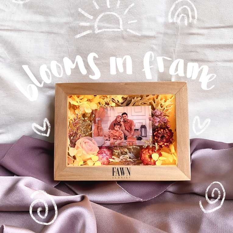 FAWN Blooms in Frame Acrylic 4R / dried flower frame photo frame / bingkai foto bunga kering