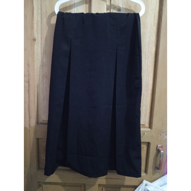 rok span hitam rempel depan untuk sekolah