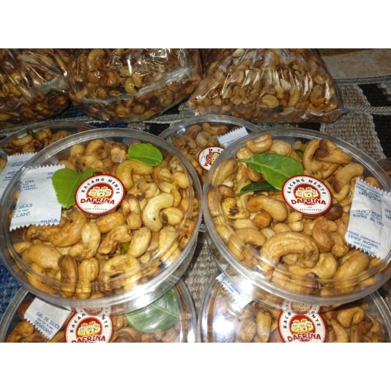 

KACANG METE PATAHAN 1 KARTON ISI 12 TOPLES