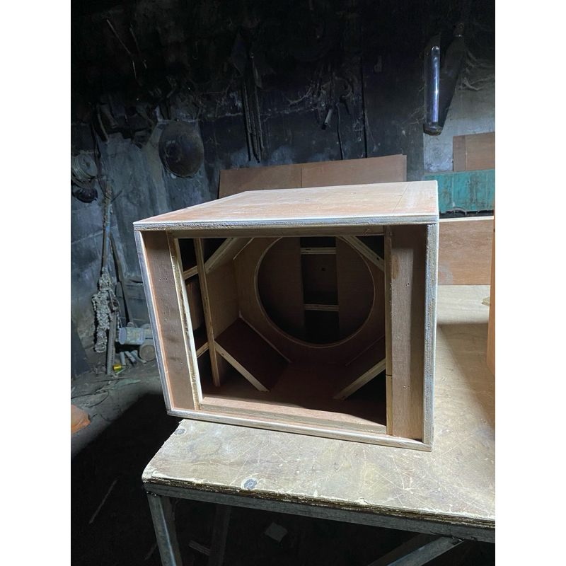 box speaker 10 in