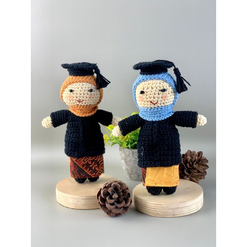 boneka wisuda hijab amigurumi