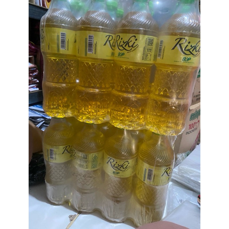 MINYAK GORENG RIZKI 1  KRAT ISI 12 BOTOL