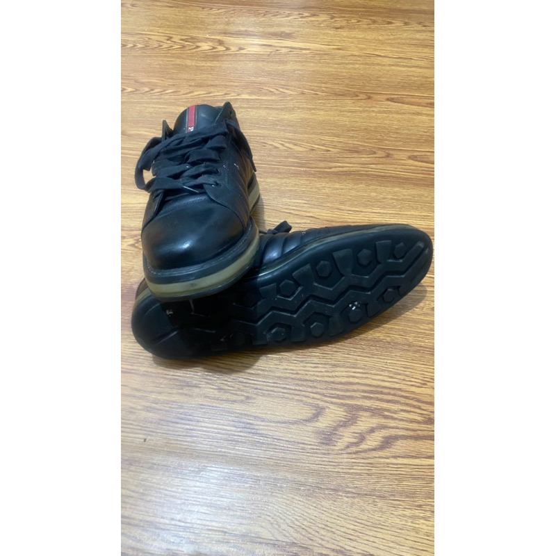 Sepatu Prada