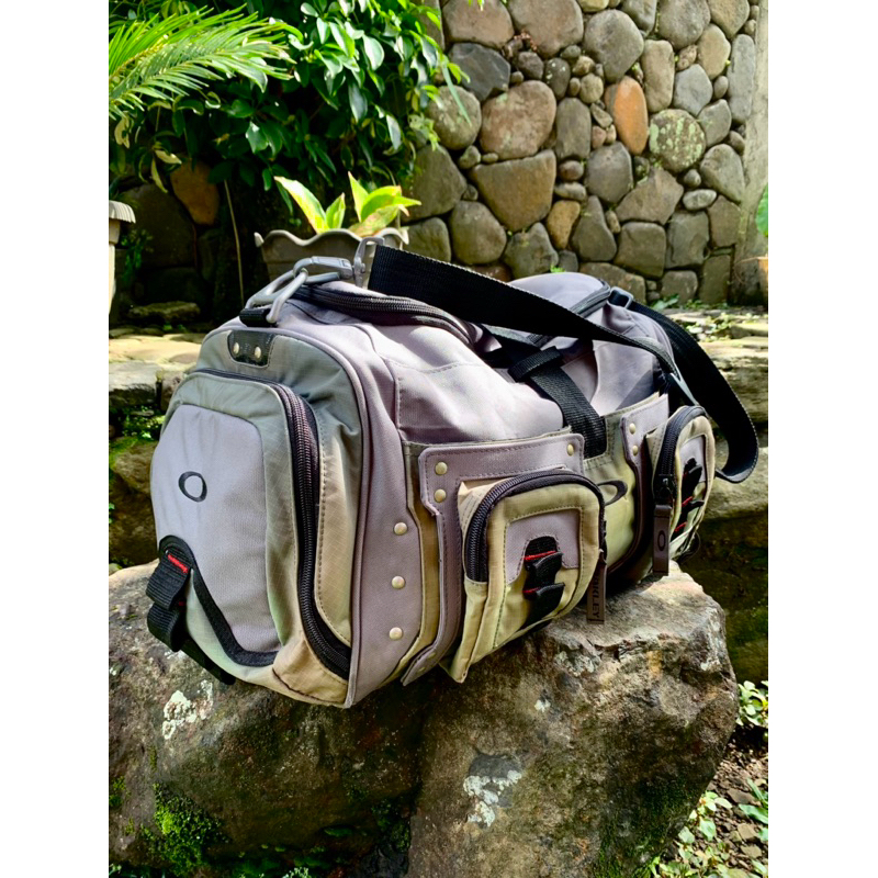 oakley vintage 00’s travel bag / duffle bag