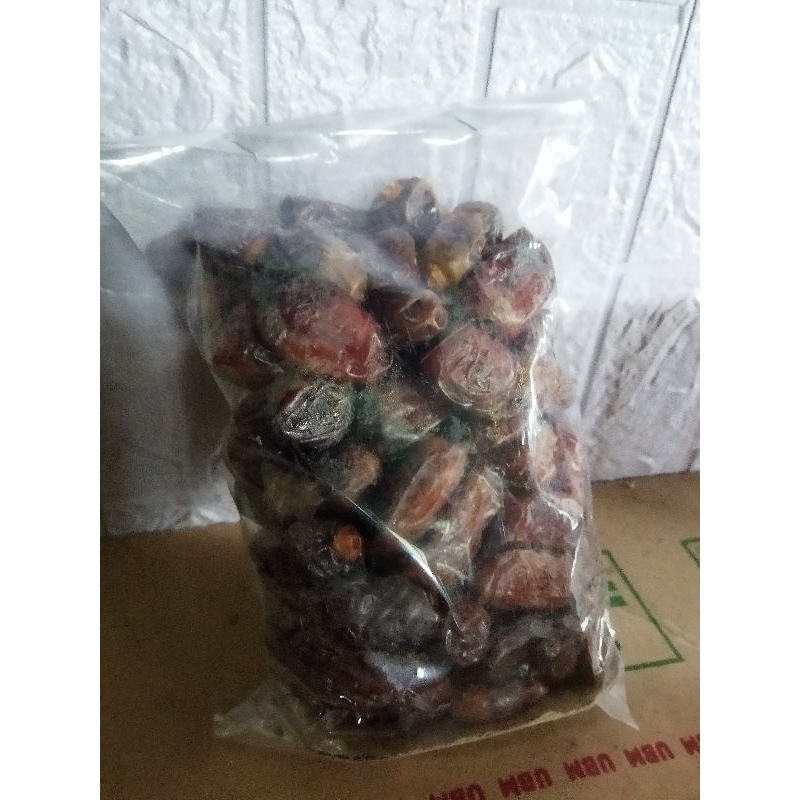 

KURMA REPACKING BERAT 1 KG