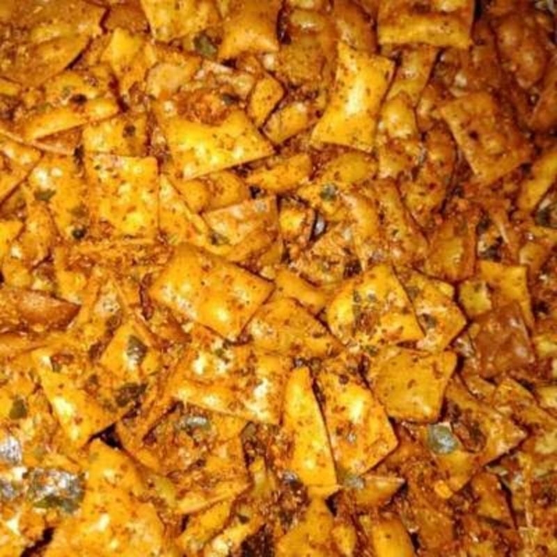 

KERIPIK PANGSIT PEDAS GURIH/PANGSIT CHILI OIL ENAK