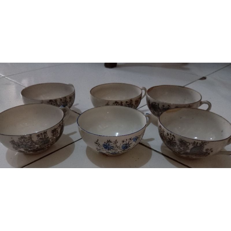 Cangkir kuno motif  warna bunga biru