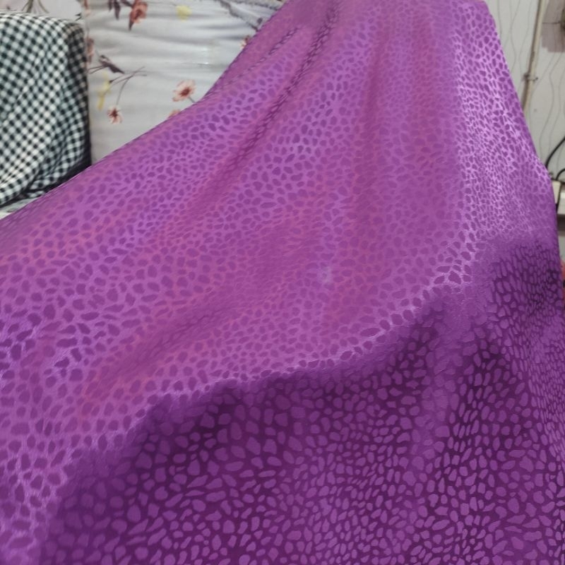 kain jaguar silk - bahan silk premium - kain motif- bahan rok - gamis - bahan tebal