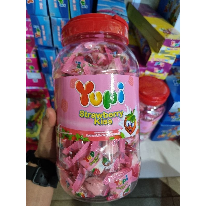

Yupi Strawberry Kiss Jar 300 gr / Yupi Strawberry Kiss Toples / Yupi Jar / Yupi Toples