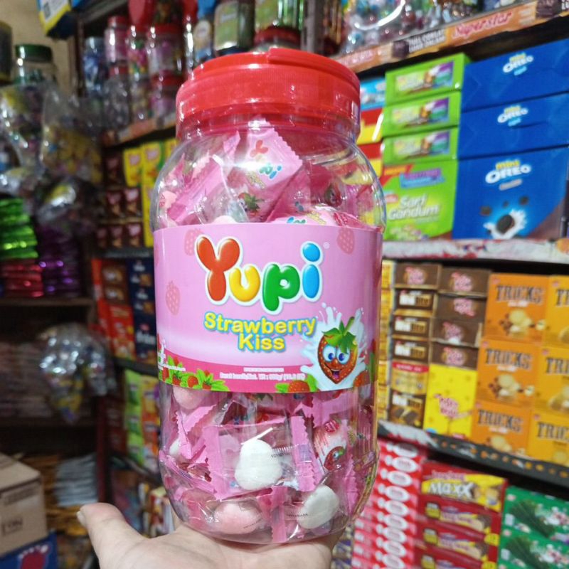 

YUPi STRAWBERY KIS TOPLES isi 120 pcs
