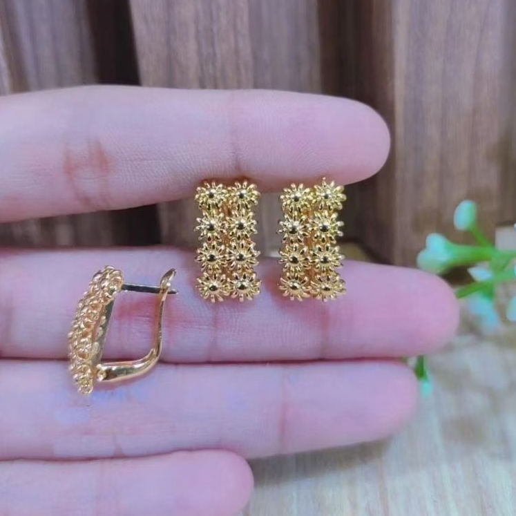 Anting klip bunga tanjung lapis emas