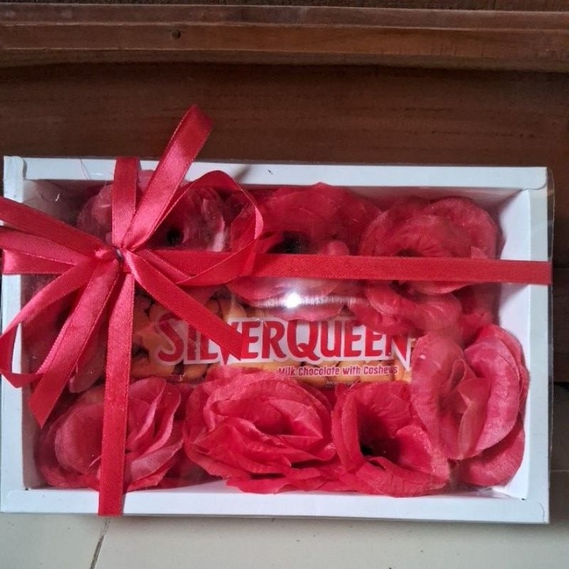 

Silverqueen box [kado valentine, kado wisuda]