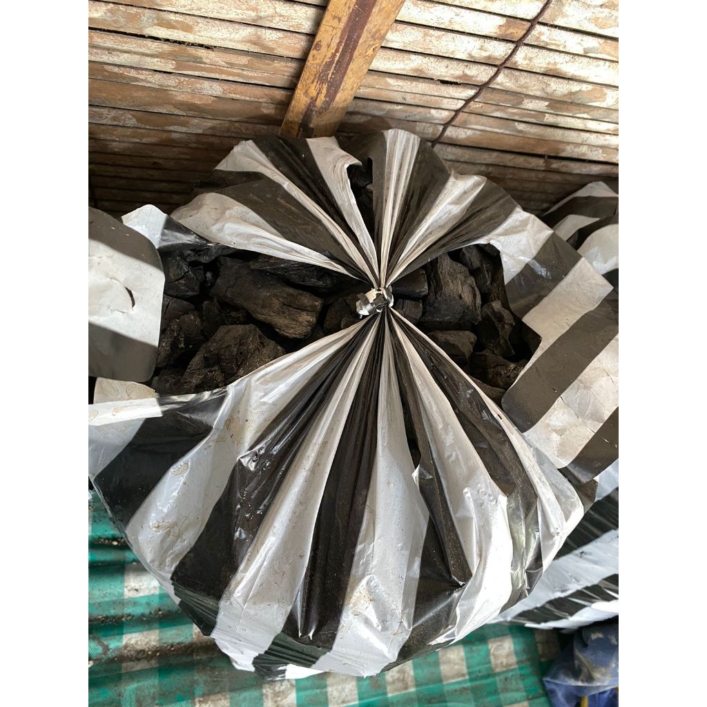 Adeng kayu / arang kayu / kayu arang