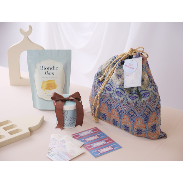 

Noor - Eid Hampers *{Lihat Deskripsi)